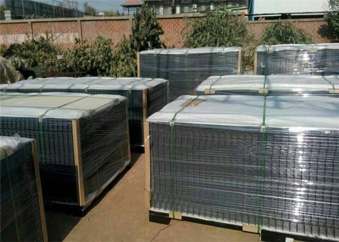 L'acier galvanisé ou par PVC enduit écologique a soudé des panneaux de barrière de grillage avec différentes couleurs